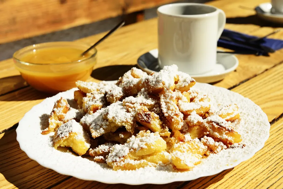 Der Kaiserschmarrn gehört auf den Almen zum obligatorischen Speisenangebot