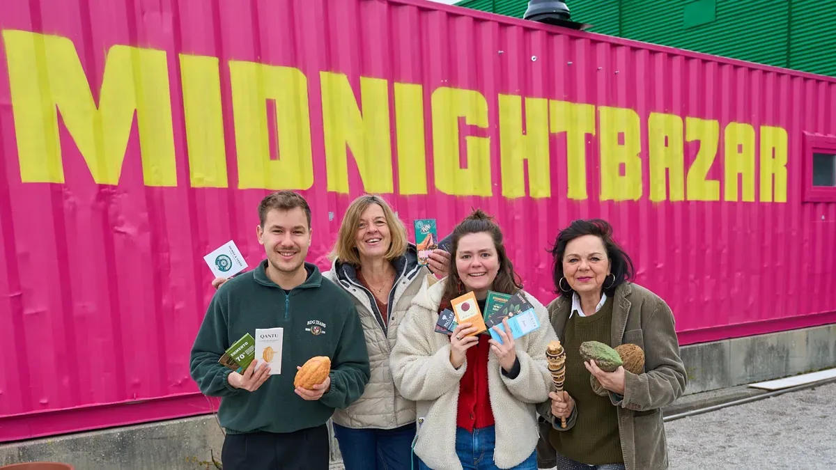 Jan Funk, Projektleiter Midnightbazar, mit Anja Ashauer, Mitorganisatorin MUCHO und den MUCHO-Gründerinnen Marita und Christine Luger (v. li.) vor dem Pineapple Park in München. 