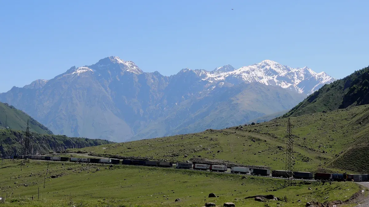 Entlang der Georgischen Heerstraße am Kreuzpass 