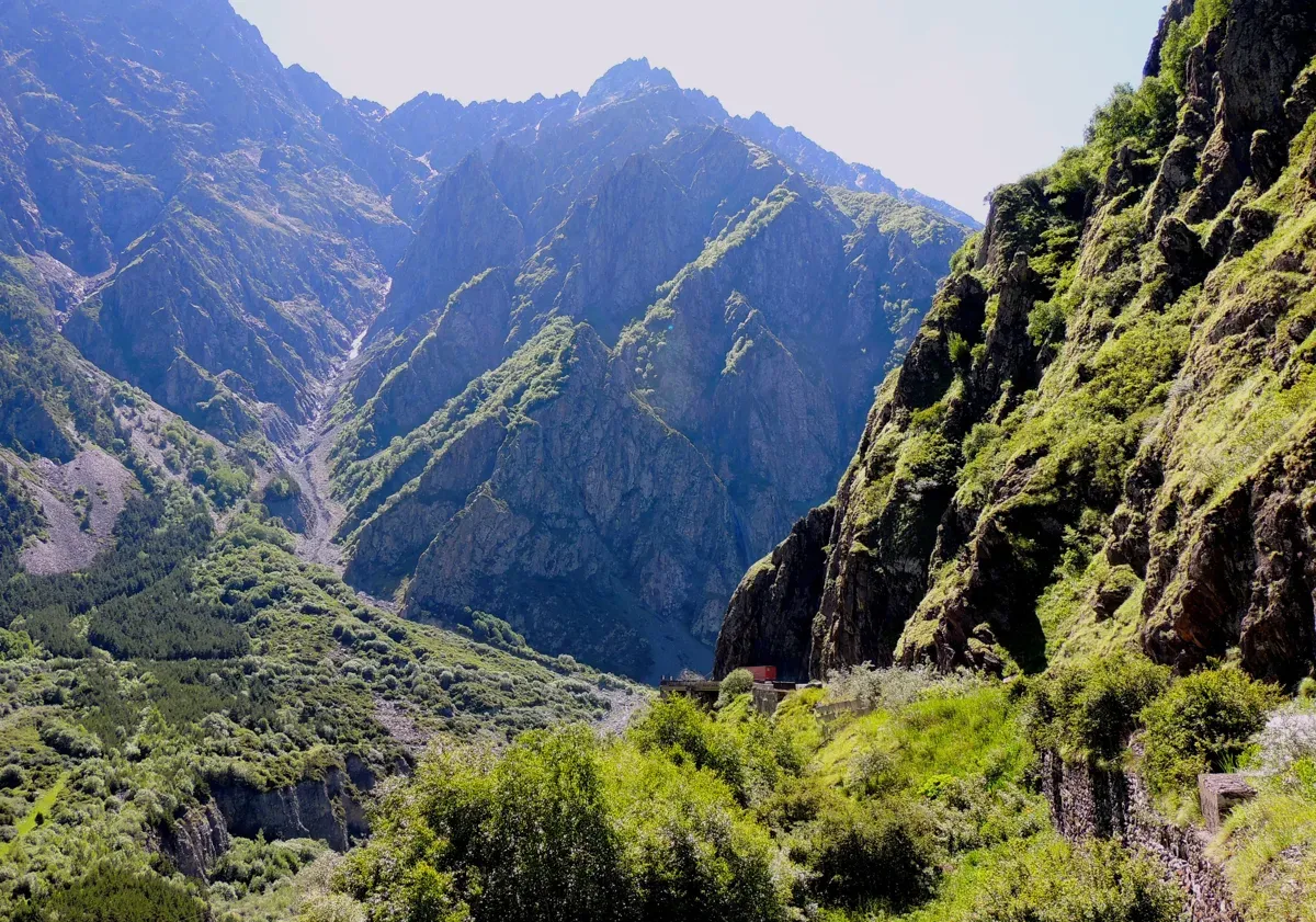 Die beeindruckende Darialschlucht