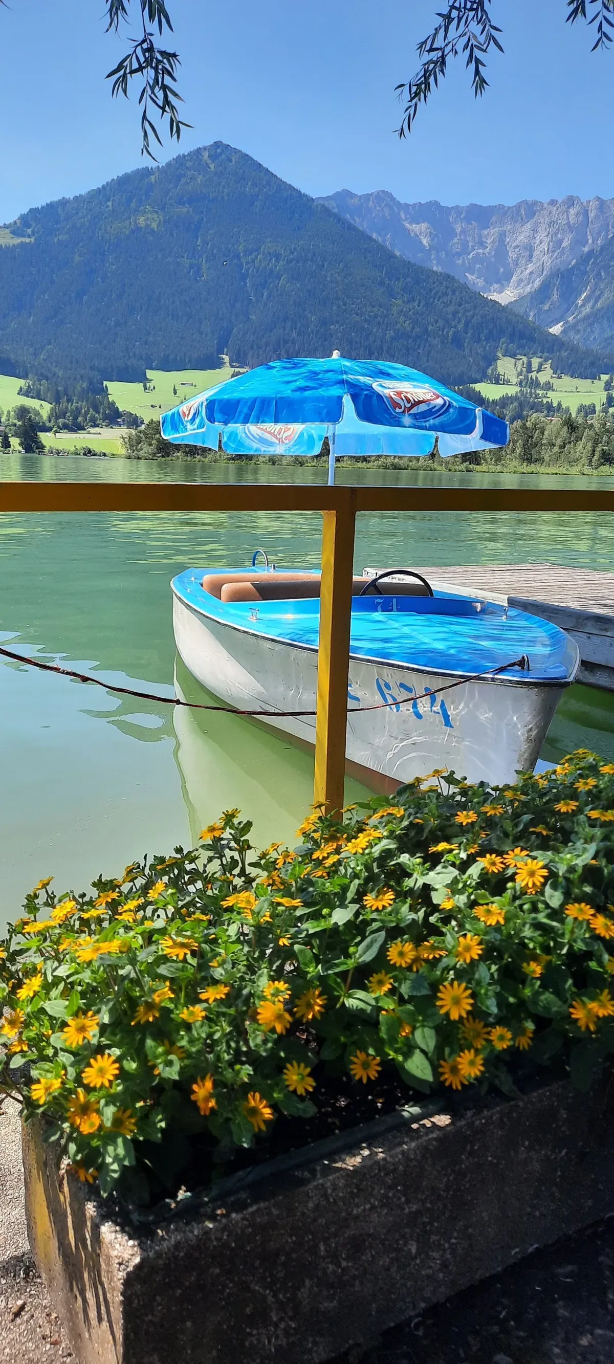 Hier gibt es Boote, Tretboote und so manche Surf-Tools zum Ausleihen